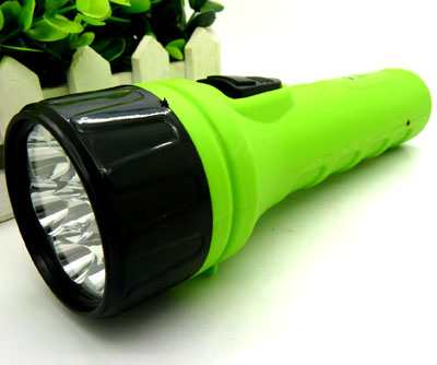 强光实用塑料手电筒 充电手电筒 远射 迷你 家用----107手电