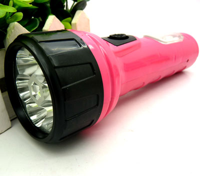 强光实用塑料手电筒 充电手电筒 远射 迷你 家用----527手电