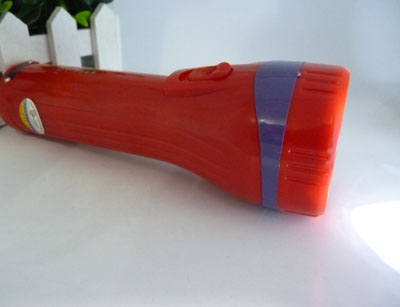 强光实用塑料手电筒 充电手电筒 远射 迷你 家用----3568手电