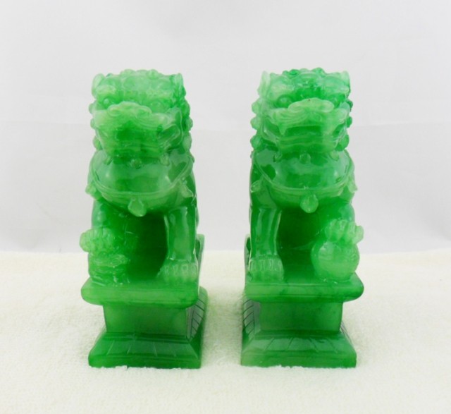 玉狮子（带底玉狮）