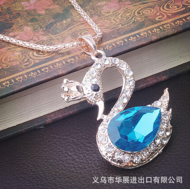915皇冠天鹅毛衣链 韩国可爱百搭猫眼石长款水晶项链千朵饰品