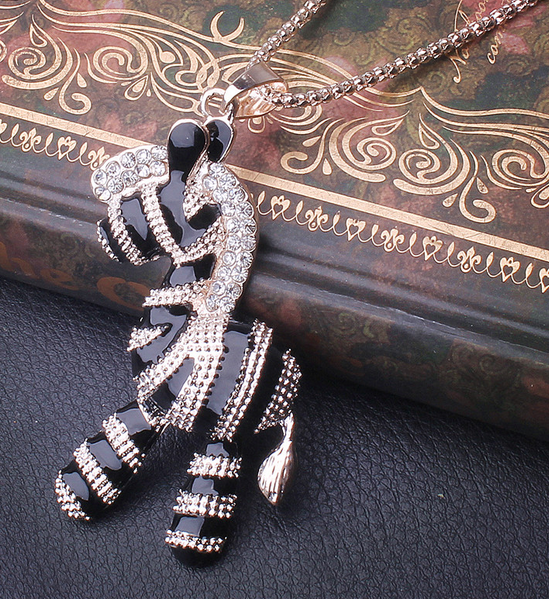 956斑马镶钻毛衣链 韩国可爱百搭长款项链千朵饰品