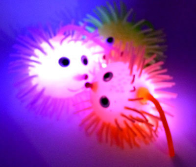 正版发光刺猬毛毛球 闪光弹力按摩球 发泄玩具球 -刺猬球