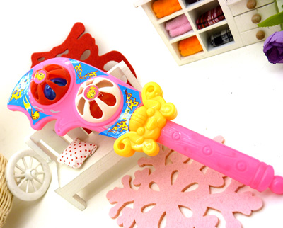 创意大刀型手铃 手摇铃 婴儿玩具 手抓摇铃 幼儿礼品