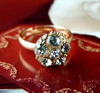 时尚保色梅花钻雨系列/巴黎的永恒恋/精品闪亮钻戒