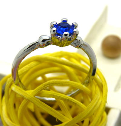 可爱清新戒指 镶锆石戒指 合金戒指 女士戒子