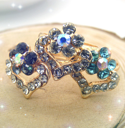 多彩钛钢锆石潮人时尚彩色戒指 简约大气金戒指 潮流女多钻炫丽指环