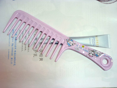 可爱卡通宽齿好用梳（918）