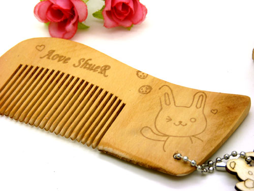 时尚发梳 耐热防静电 家用梳  日用梳----桃木挂件把梳