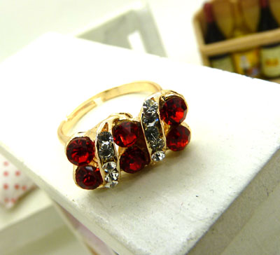 高档奥地利水钻 镶钻水晶戒指 永不退色持久保色---戒指