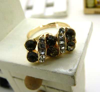 高档奥地利水钻 镶钻水晶戒指 永不退色持久保色---戒指