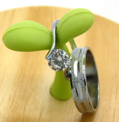 韩版时尚戒指 砖石戒指情侣戒指 一对时尚礼品盒装锆石戒指