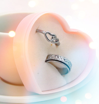 韩国情侣款韩版潮人女男士银色钛钢戒指 生日礼物盒装 潮流指环