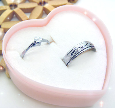 韩国情侣款韩版潮人女男士银色钛钢戒指 生日礼物盒装 潮流指环	