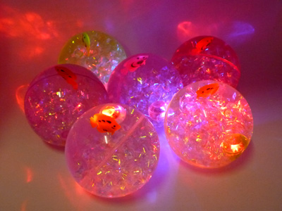特价全国最大号100mm水晶球 七彩跳跳球 发光水球 弹力球	