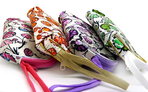 新款可爱点点PU化妆包 手拿包 女式收纳包 零钱包