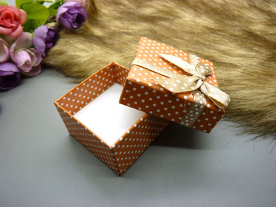 高档戒指盒 耳钉盒 饰品盒 手链盒 情侣生日礼盒	