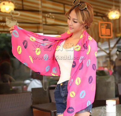 唇印图案秋冬沙滩巾丝巾 披纱围巾披肩 -唇印两用长款大女纱巾	