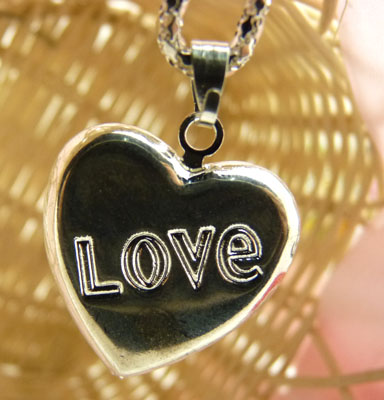 新款项链可以放照片的项链 心形吊坠 送女友礼物	