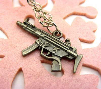 复古饰品批发 欧美潮流时尚夸张个性手枪长项链 钛合金项链 合金项链	