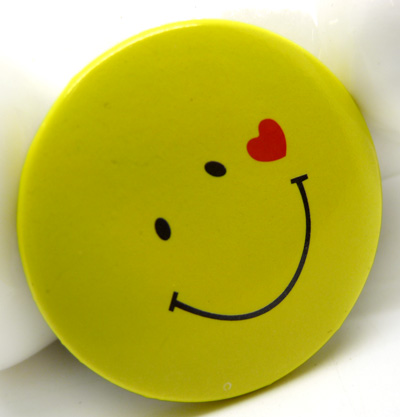 笑脸徽章 笑脸胸针 笑脸胸牌 卡通胸章	