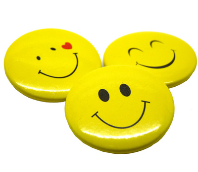 笑脸徽章 笑脸胸针 笑脸胸牌 卡通胸章	