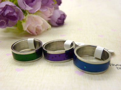 钛钢变色戒指 LOVE爱心情侣对戒 爆款心情感温变色女士戒指男