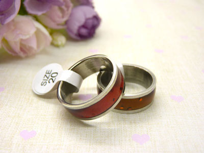 钛钢变色戒指 LOVE爱心情侣对戒 爆款心情感温变色女士戒指男 