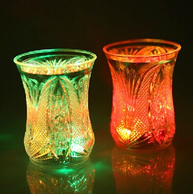 创意聚会倒水感应七彩闪光杯/酒吧专用-珠点杯	