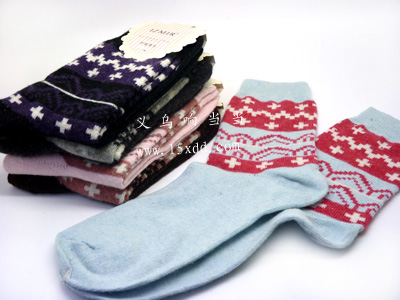女潮十字花型女式中筒袜 简约女棉袜 秋冬季保暖袜子	