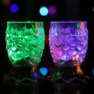 新款 趣味菠萝发光杯发光酒杯酒吧彩光杯