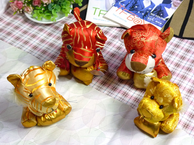 2016爆款5号20cm新年礼品玩具玩偶公仔老虎公仔民族风创意礼品