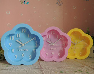 欧美梅花数字设计式时钟闹钟 糖果色礼物 摆台时钟闹钟