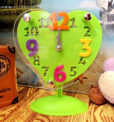 爆，爆，爆 新款独家设计桃心型有机玻璃钟 时钟闹钟 生日礼物闹钟