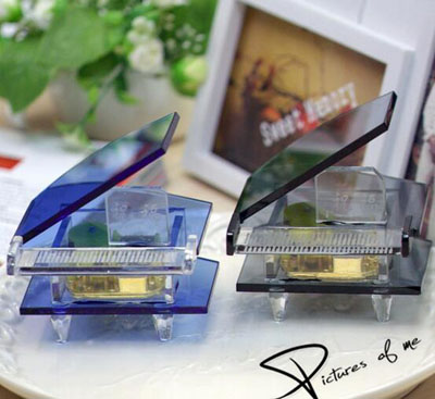 潮流时尚水晶玻璃钢琴音乐盒  生日礼物 卧室摆件