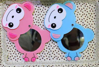 全网最低价金属卡通钥匙扣 带镜子多种卡通创意钥匙链