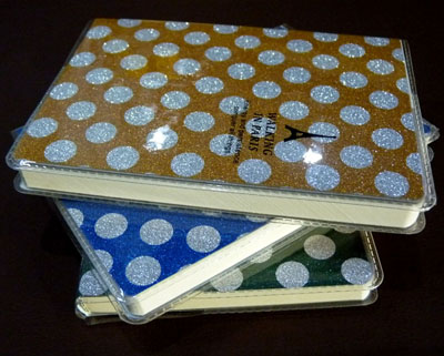 64K多彩圆点胶套本80页82*114MM64-103