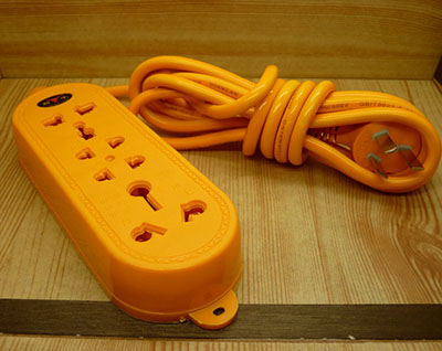 批发正品新牛2010国标拖线板3米黄色插排