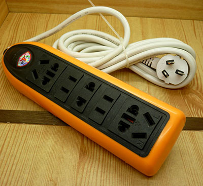 批发正品新牛025国标拖线板3米黄色电源插座