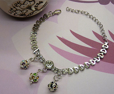 厂家直销新款韩式时尚流行手链 水钻珍珠手链