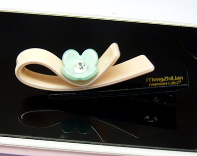 限量火爆特价韩版亚克力锆石赖兔毛球立体儿童鸭嘴夹